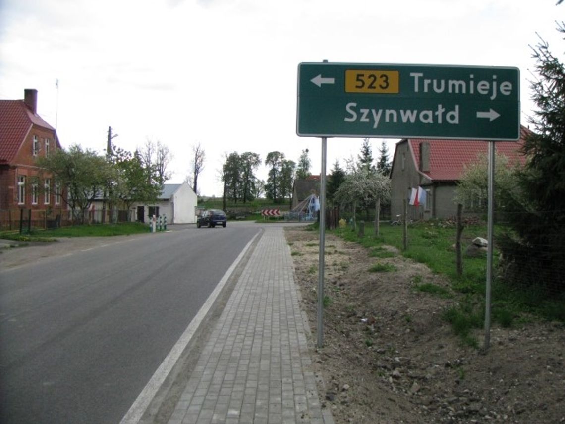 Komu mieszkańcy zawdzięczają chodniki?