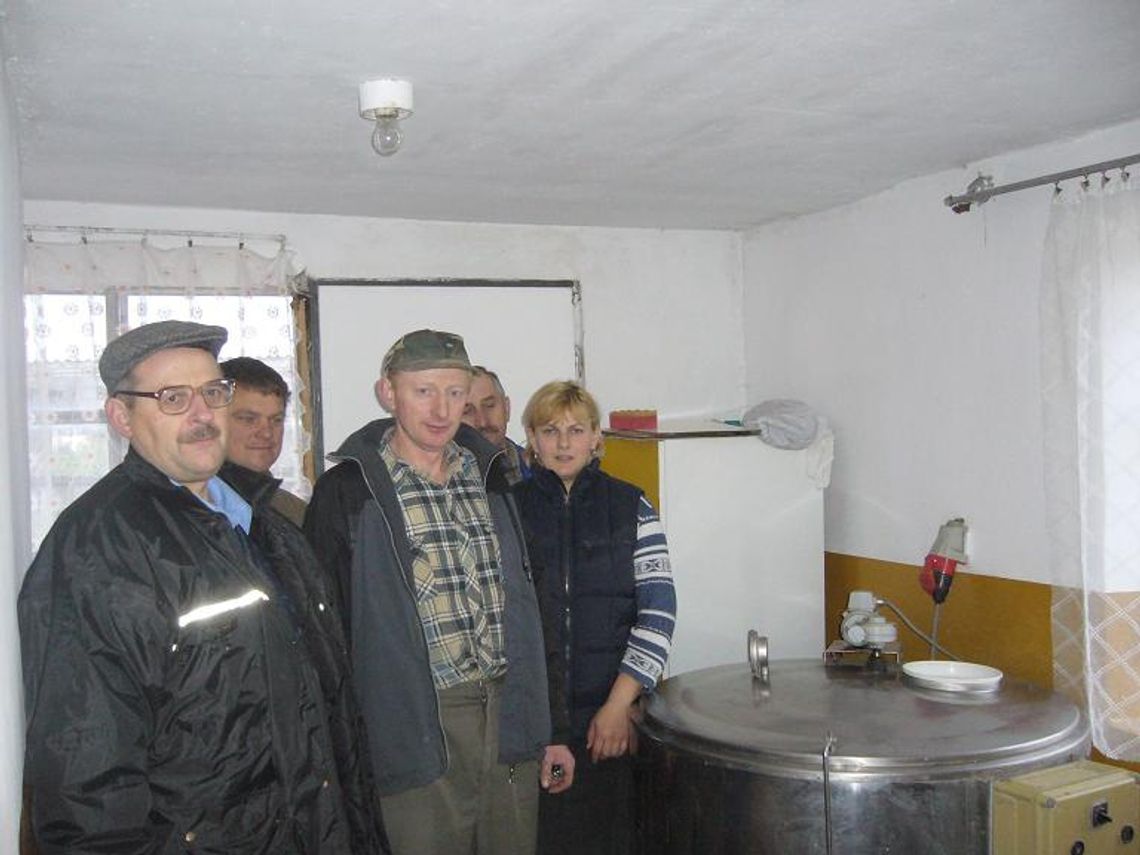 KONFLIKT W MLECZARNI. Rozlane mleko... Dziesiątki ludzi straci pracę KONFLIKT W MLECZARNI. Rozlane mleko... Dziesiątki ludzi straci pracę