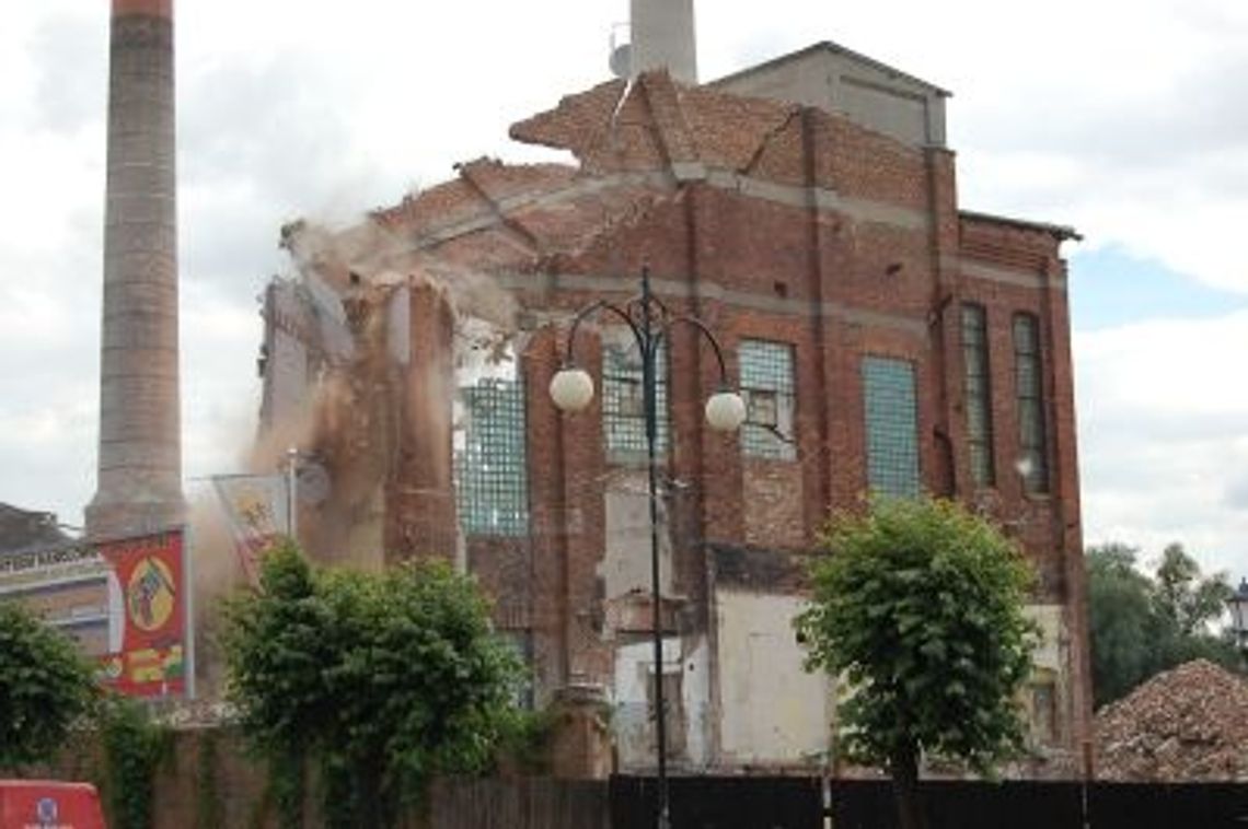 Koniec cukrowni - złomiarze w akcji, słona atrakcyjna działka Koniec cukrowni - złomiarze w akcji, słona atrakcyjna działka