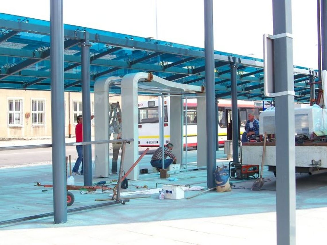 Koniec robót na ul. Spółdzielczej. Na węźle stawiają „wisienkę”... Koniec robót na ul. Spółdzielczej. Na węźle stawiają „wisienkę”...