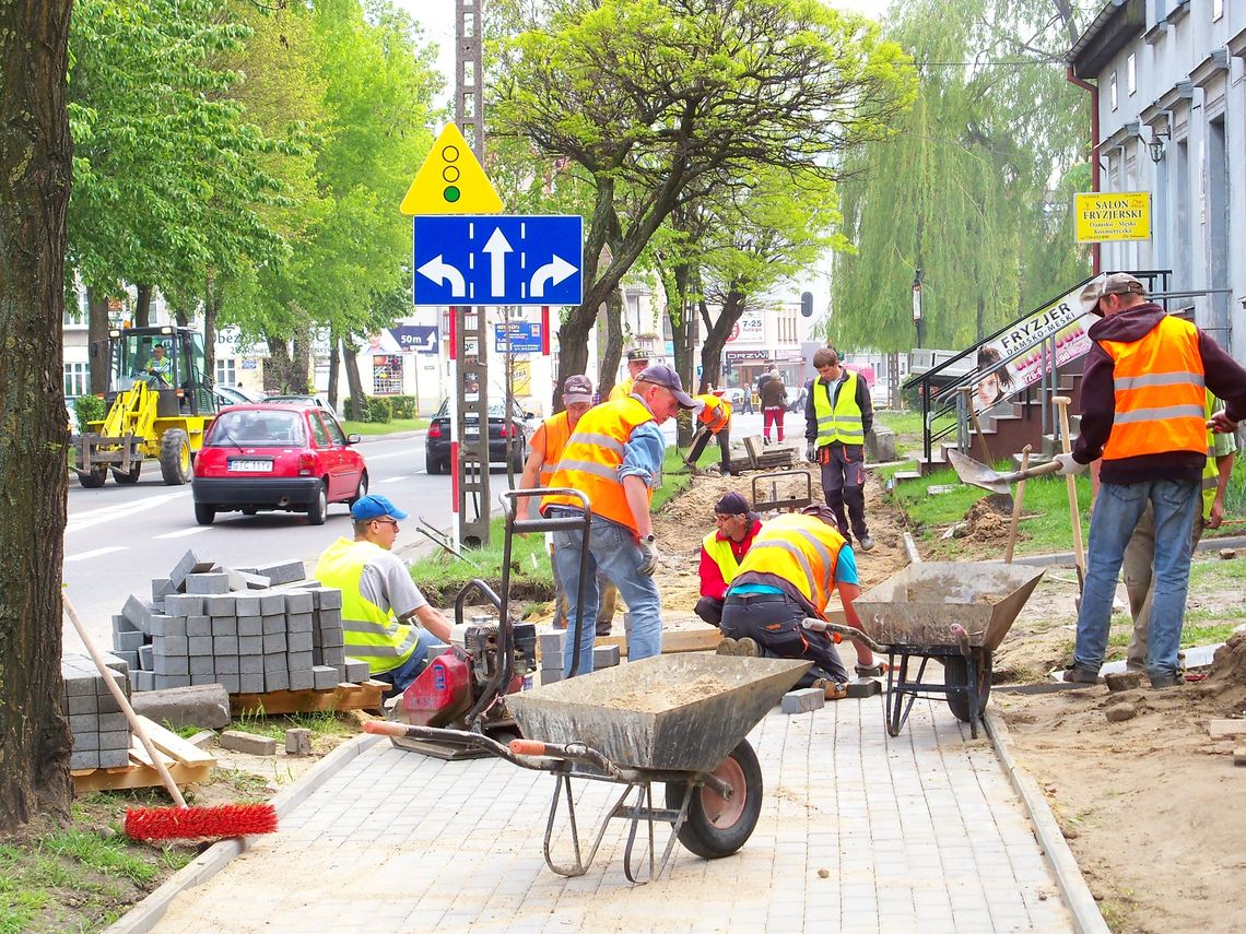 Koniec z krzywym chodnikiem przy ul. Wojska Polskiego