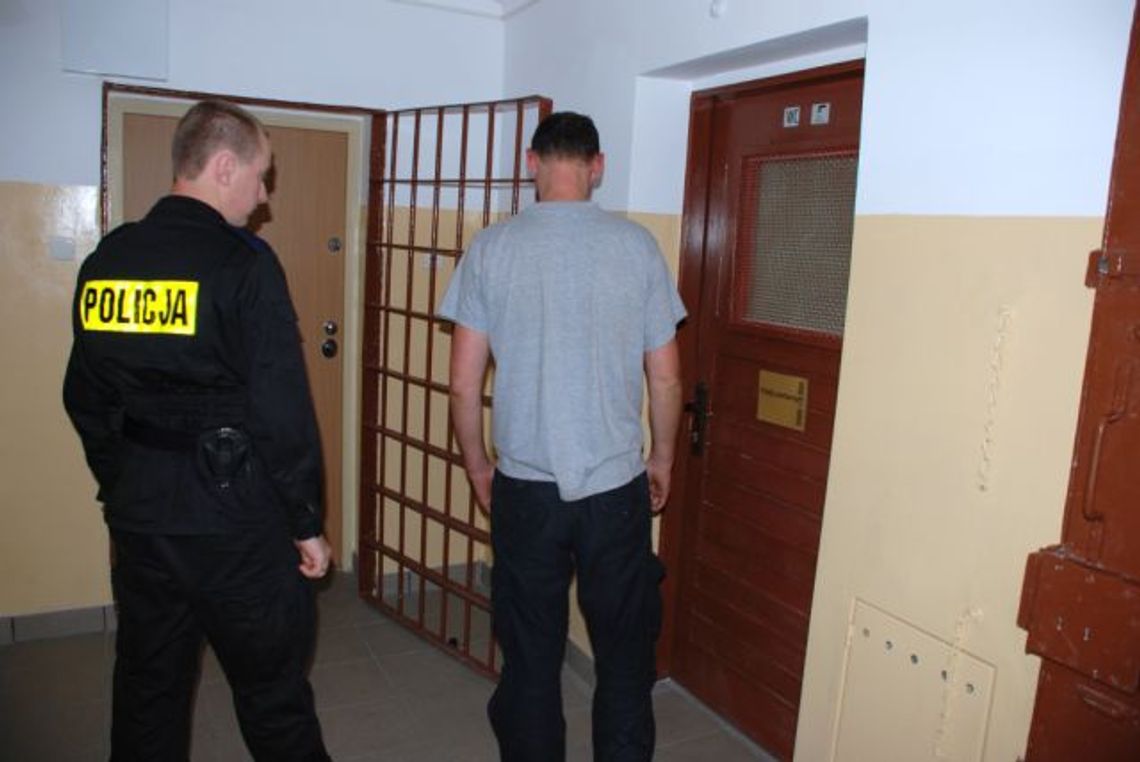 Kopiował 100 złotowe banknoty Kopiował 100 złotowe banknoty