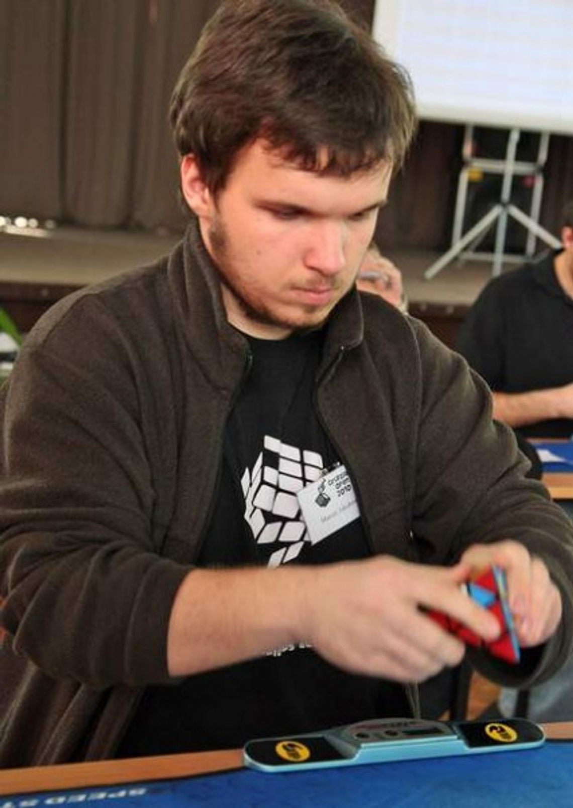 Kostkę Rubika może ułożyć każdy, dobre wyniki to kwestia treningu Kostkę Rubika może ułożyć każdy, dobre wyniki to kwestia treningu