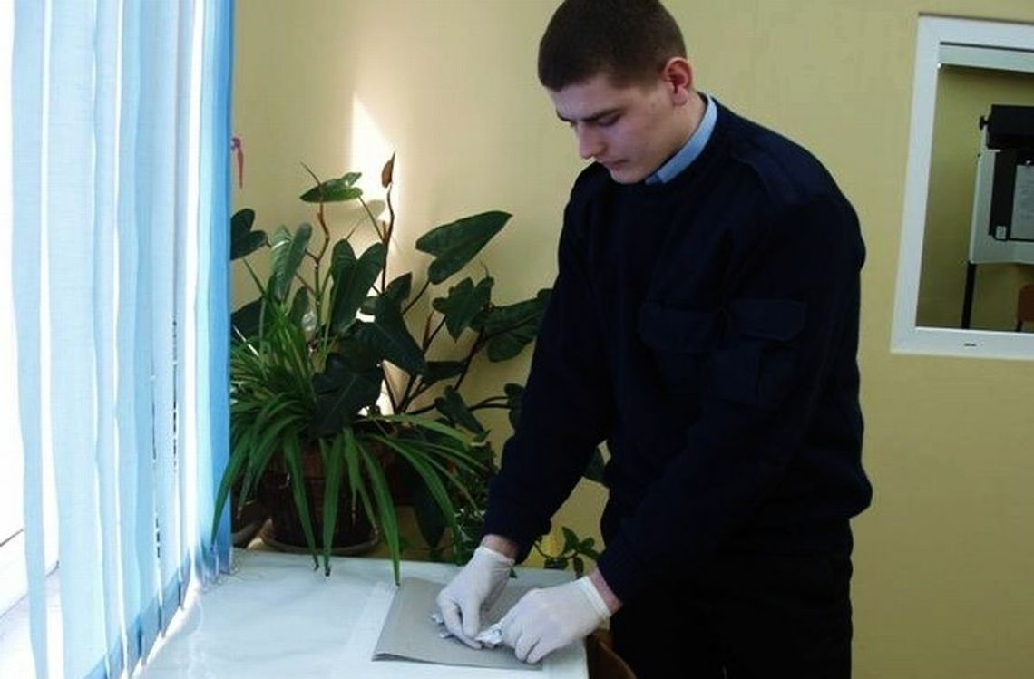 Kryminalni zatrzymali dwóch mężczyzn z narkotykami w tym z amfetaminą Kryminalni zatrzymali dwóch mężczyzn z narkotykami w tym z amfetaminą