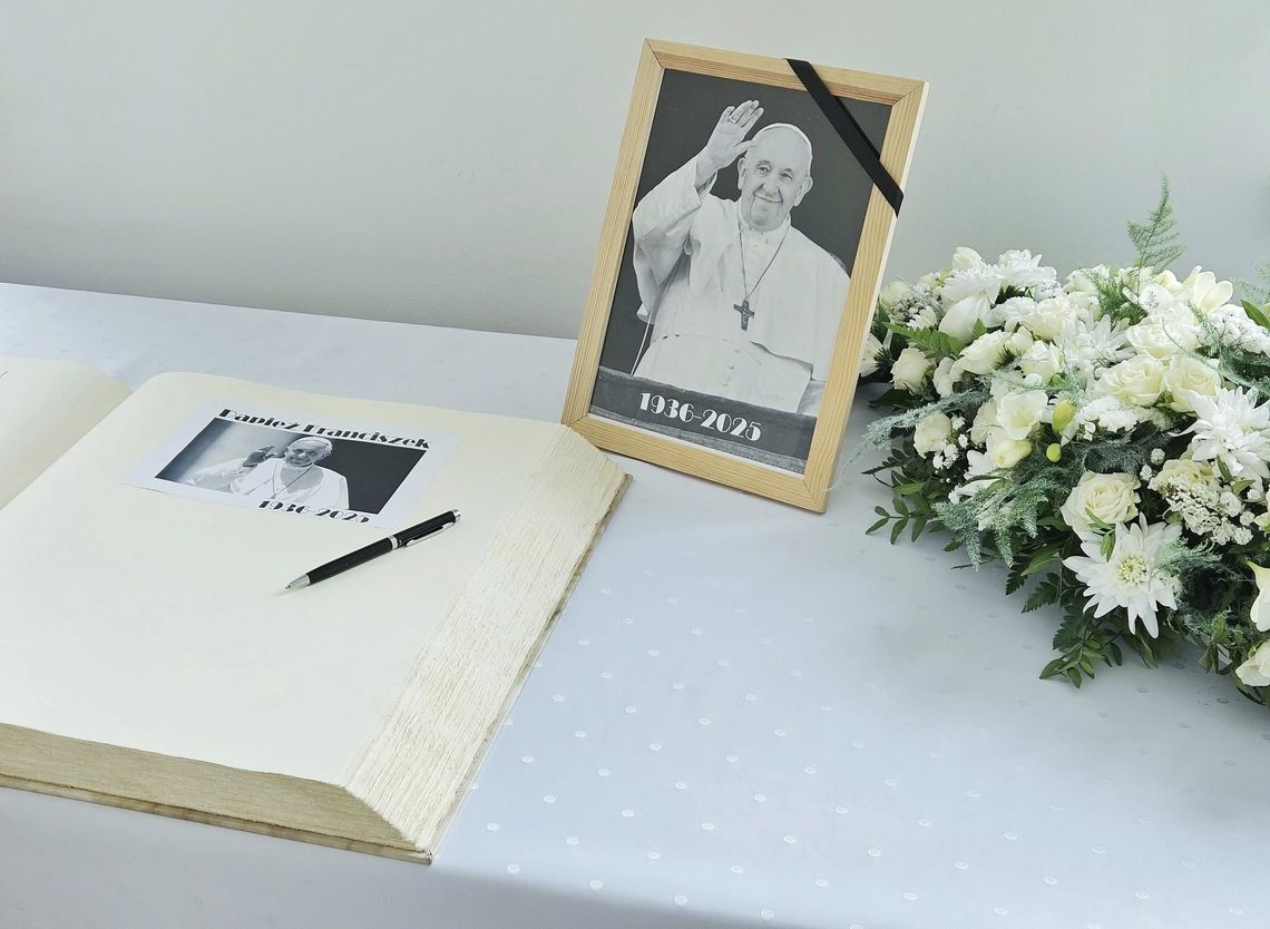 Księga kondolencyjna poświęcona pamięci papieża Franciszka Księga kondolencyjna poświęcona pamięci papieża Franciszka