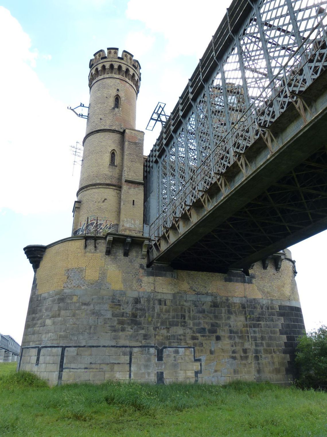 Kto dołoży brakujące 3 mln zł na most?