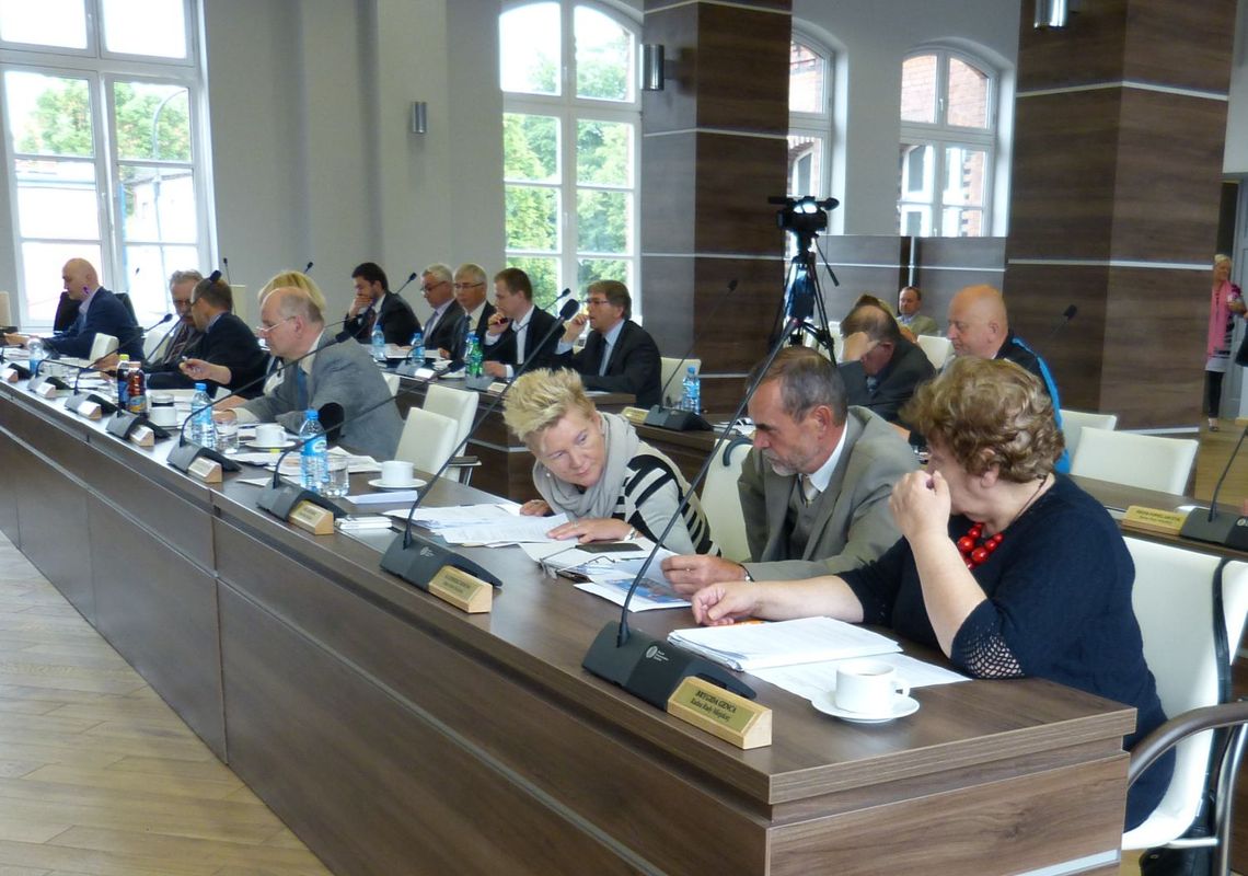 Kto porządzi miastem i powiatem? Trwają intensywne rozmowy Kto porządzi miastem i powiatem? Trwają intensywne rozmowy