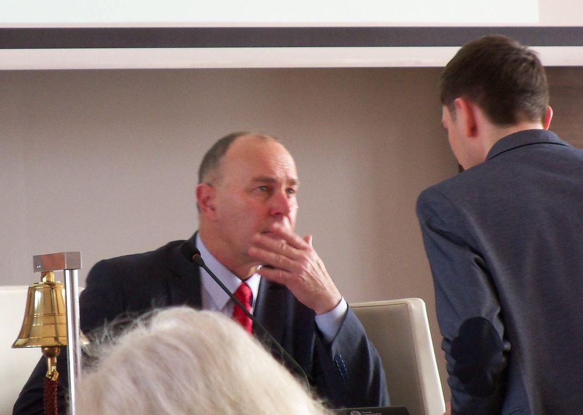 Kto wciska nie ten przycisk? Radni mają problem z głosowaniem