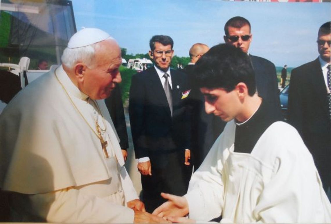 Ktoś bardzo wyjątkowy - wspomnienia z wizyty Jana Pawła II w Pelplinie Ktoś bardzo wyjątkowy - wspomnienia z wizyty Jana Pawła II w Pelplinie