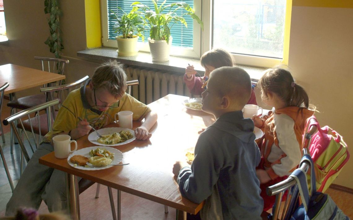 Kucharki uratowane, dzieci z posiłkiem, rodzice uradowani - autopoprawka prezydenta Kucharki uratowane, dzieci z posiłkiem, rodzice uradowani - autopoprawka prezydenta