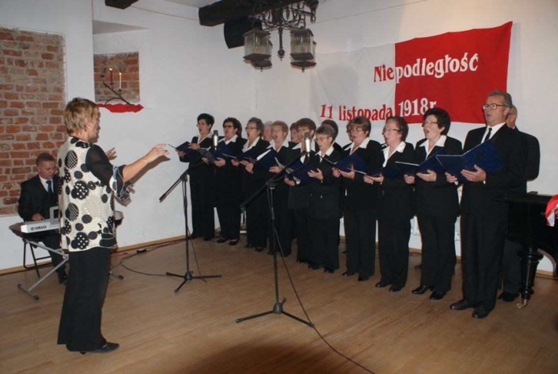 Kwiaty na grobach polskich patriotów. Koncert – wieczornica w zamku Joannitów Kwiaty na grobach polskich patriotów. Koncert – wieczornica w zamku Joannitów