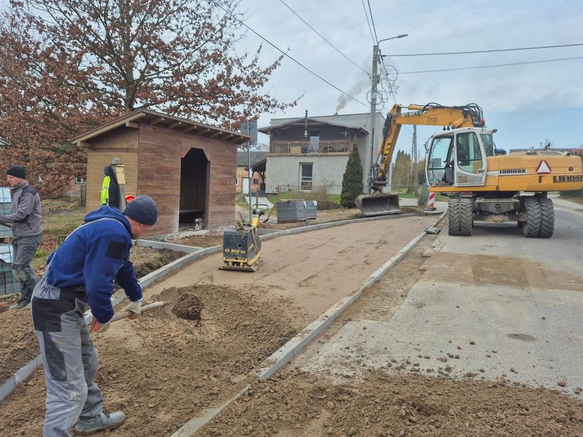 Ładnie i bezpiecznie na przystanku w Lubikach Ładnie i bezpiecznie na przystanku w Lubikach