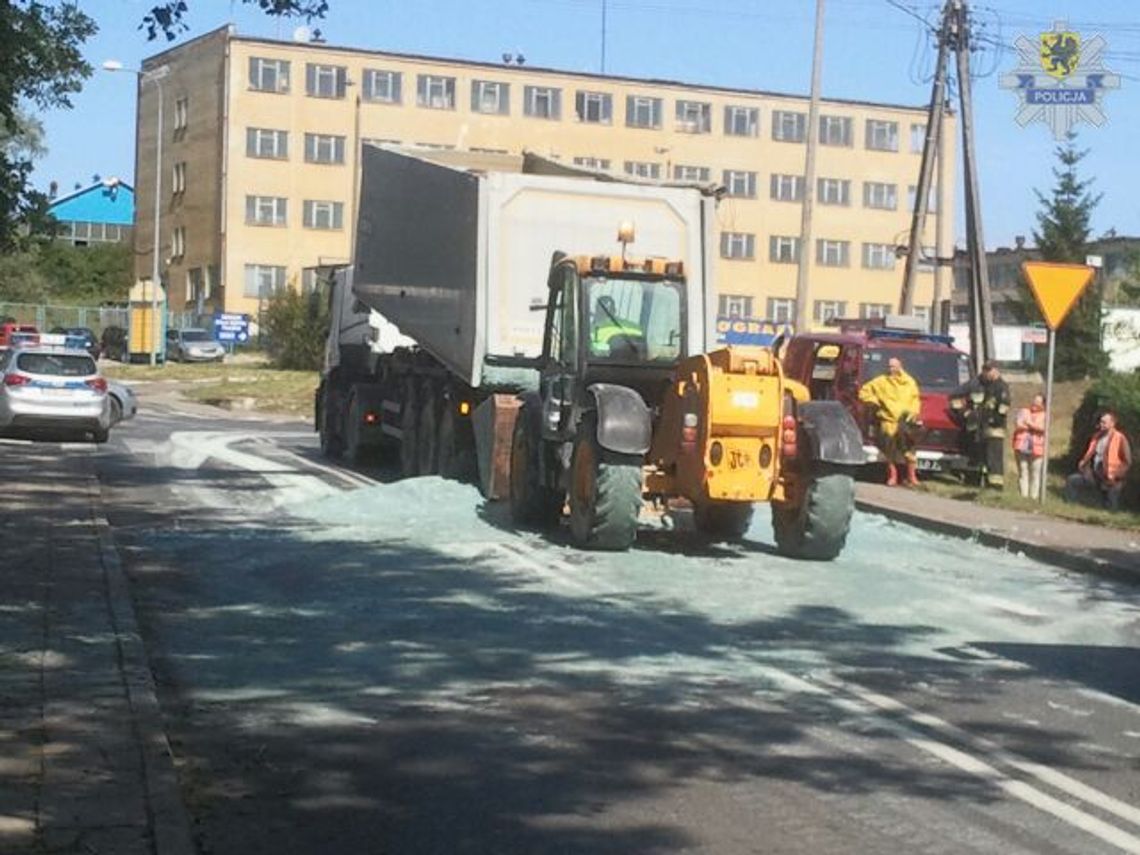Ładunek wypadł na drogę Ładunek wypadł na drogę