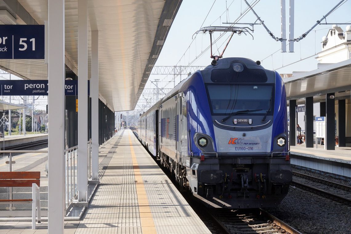 Lepsza informacja pasażerska i nowe technologie dla podróżnych na stacjach i przystankach