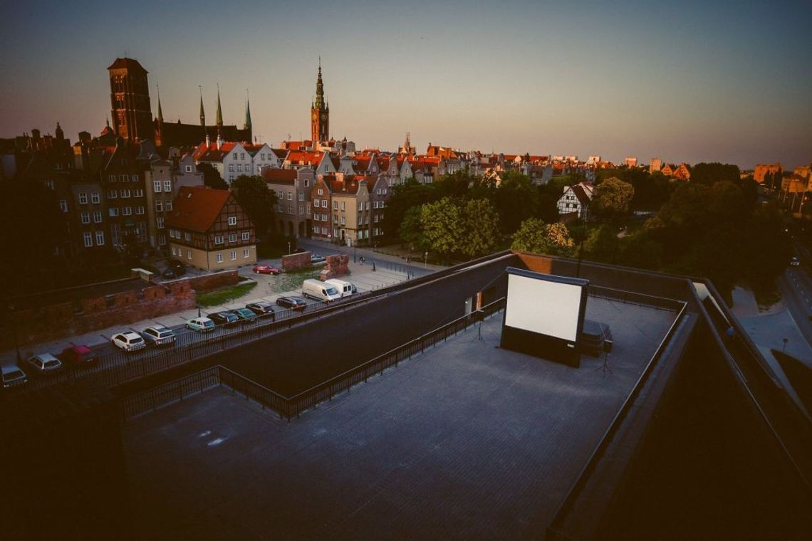 Letnie kino na dachu Teatru Szekspirowskiego