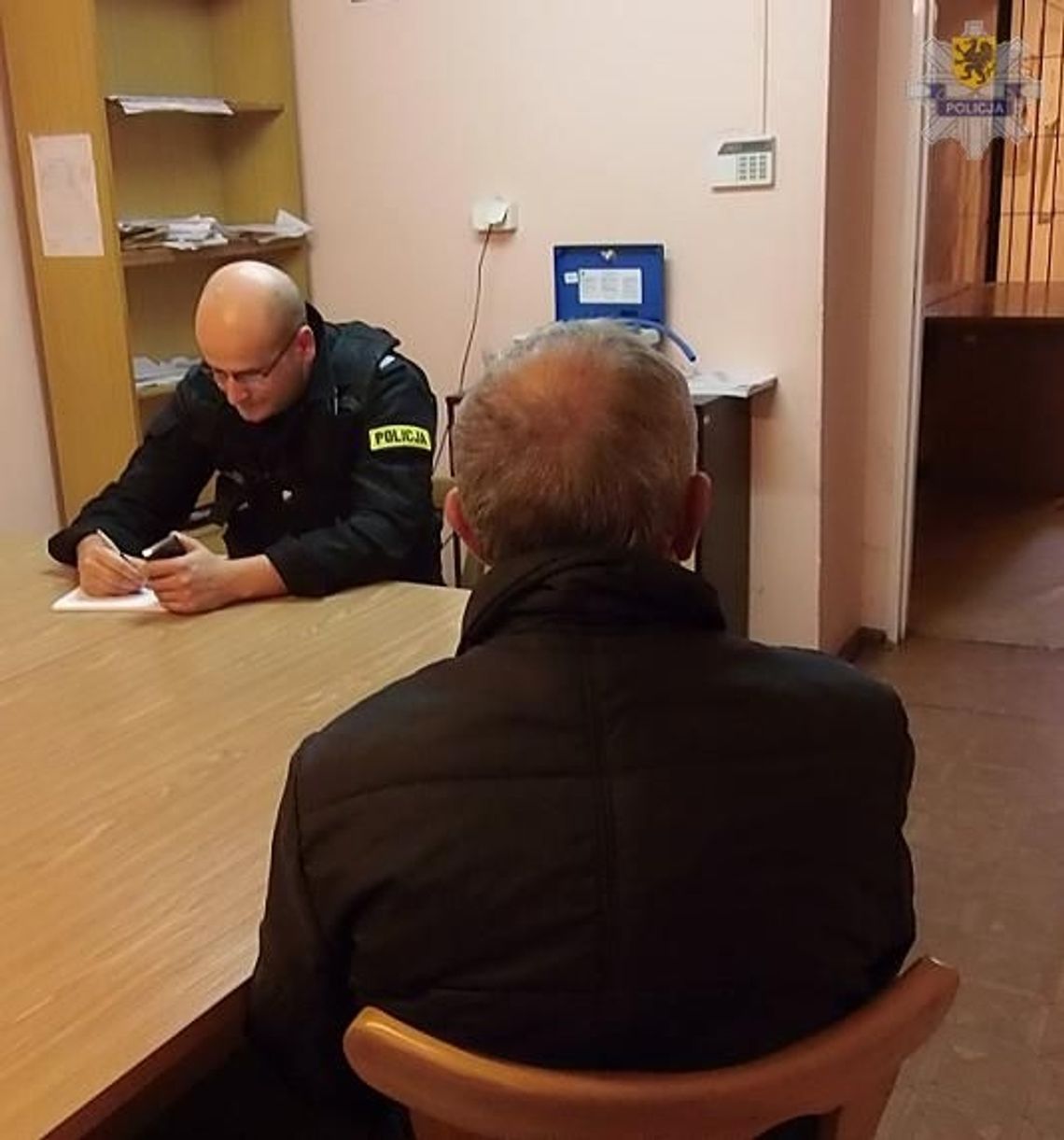 Lewa wywózka 28 worków cukru samochodem służbowym Lewa wywózka 28 worków cukru samochodem służbowym