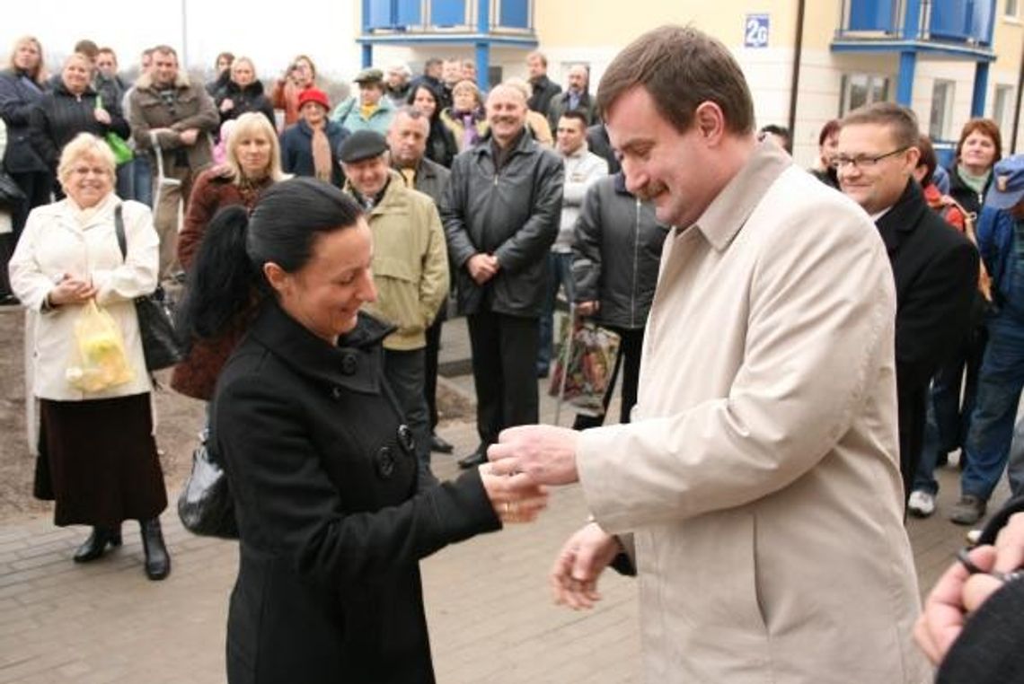 Lokatorzy otrzymali klucze - oddano do zamieszkania dwa budynki TTBS Lokatorzy otrzymali klucze - oddano do zamieszkania dwa budynki TTBS