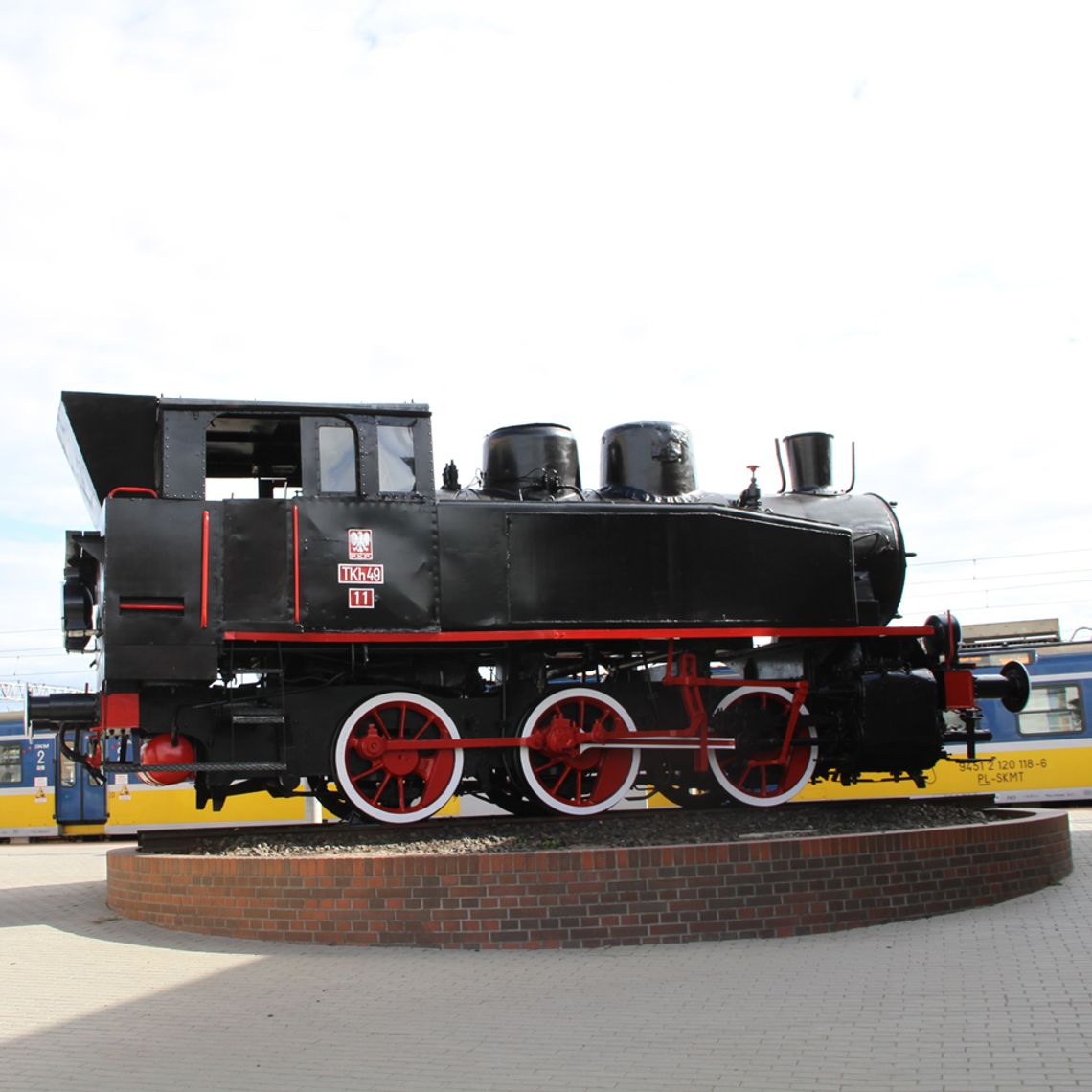 Lokomotywa na tczewskim dworcu już po renowacji Lokomotywa na tczewskim dworcu już po renowacji