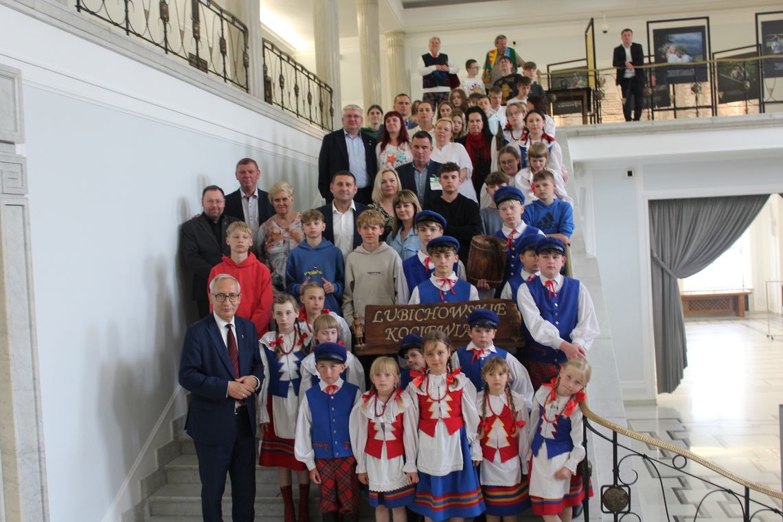 Lubichowskie Kociewiaki promowały nasz region w Sejmie RP Lubichowskie Kociewiaki promowały nasz region w Sejmie RP