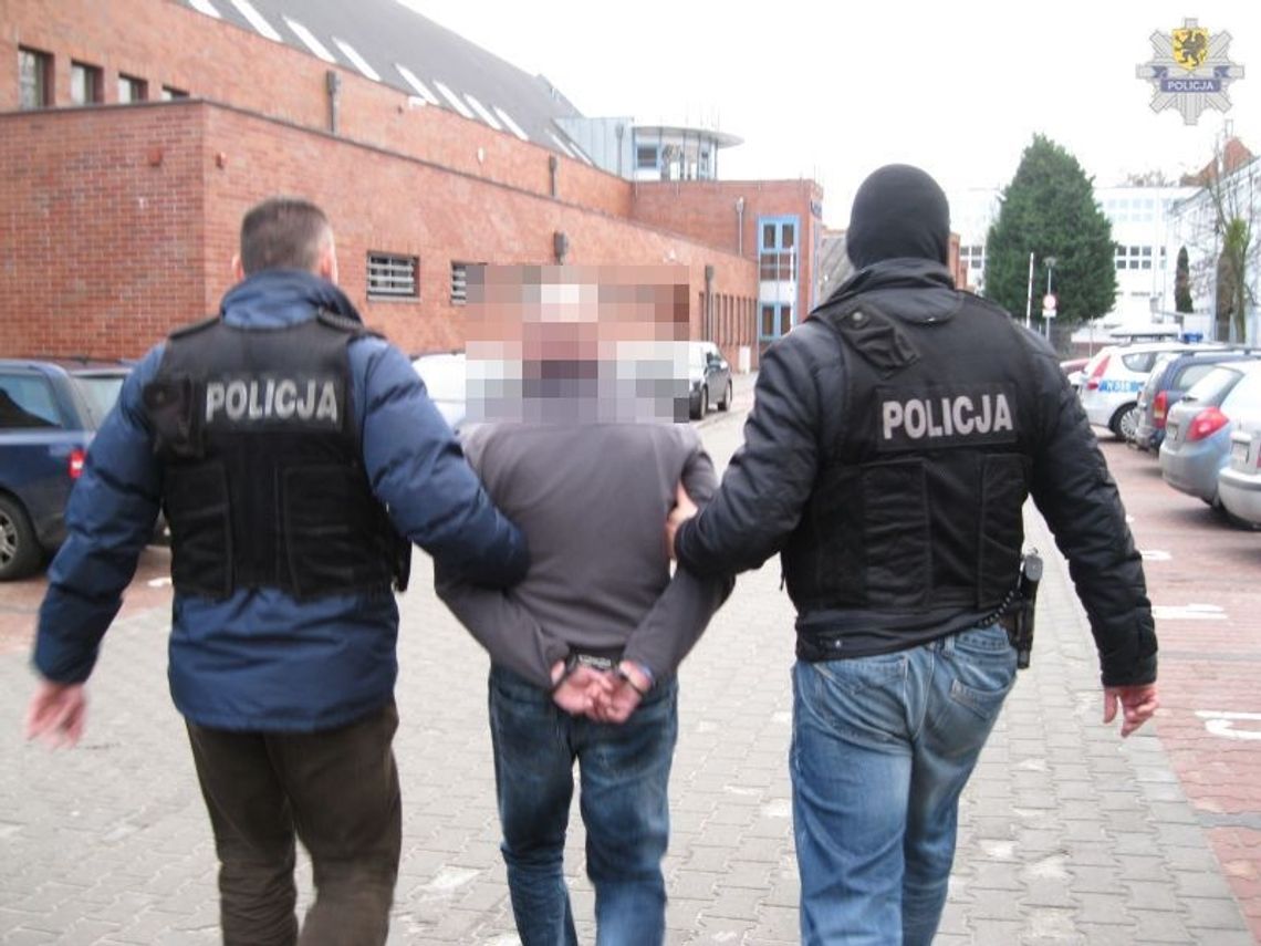 Luksusowe bmw w odkryte w garażu Luksusowe bmw w odkryte w garażu