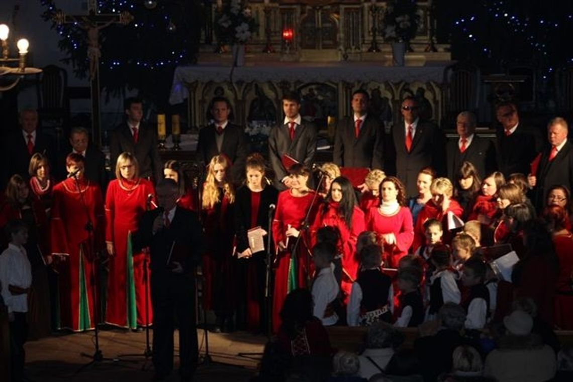 Lutnia zaśpiewała, dzieciaki zatańczyły poloneza Lutnia zaśpiewała, dzieciaki zatańczyły poloneza