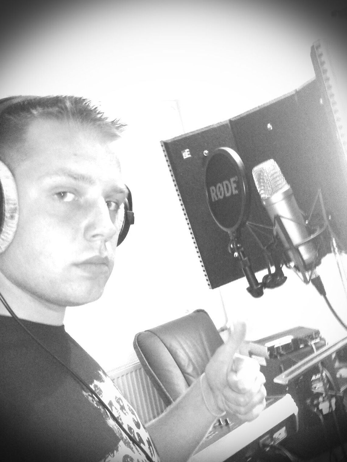 Ma 2 tys. fanów i marzy o karierze piosenkarza Ma 2 tys. fanów i marzy o karierze piosenkarza