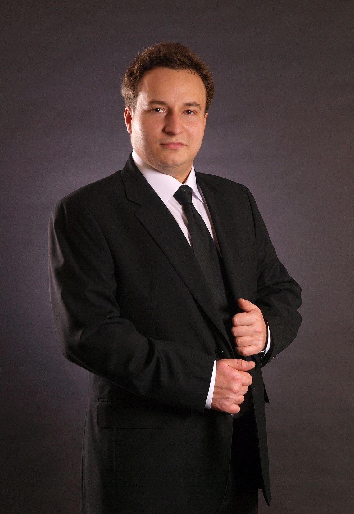 Ma 25 lat, doktorat i...  chrapkę na fotel prezydenta Tczewa