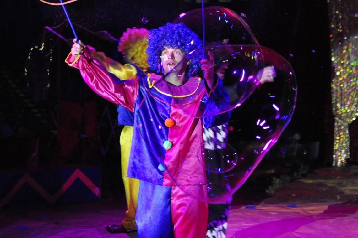 Magiczny świat cyrku Arlekin - taniec z ogniami i wężami oraz tajemnicze lalki nanajskie Magiczny świat cyrku Arlekin - taniec z ogniami i wężami oraz tajemnicze lalki nanajskie