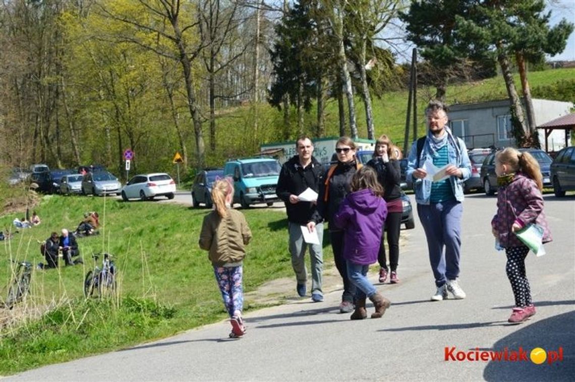 Majowy Rajd na Orientację w lasach wokół jeziora Zduńskiego Majowy Rajd na Orientację w lasach wokół jeziora Zduńskiego