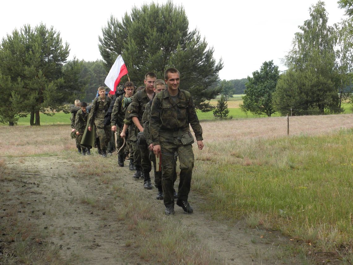 Malborczycy idą w historycznym rajdzie