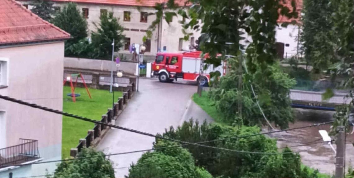 Malbork i powiat sztumski walczą z żywiołem. Ewakuacje, nieprzejezdne drogi, ponad sto interwencji