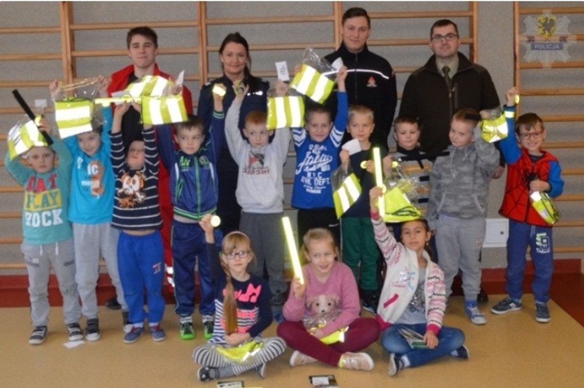 Maluchy ze Swarożyna spotakały się z policjantami Maluchy ze Swarożyna spotakały się z policjantami