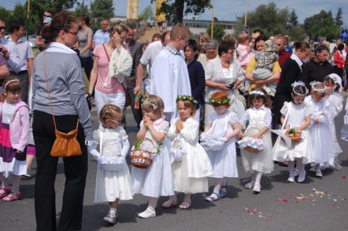 Manifestacja wierności - katolicy na ulicach w Boże Ciało Manifestacja wierności - katolicy na ulicach w Boże Ciało