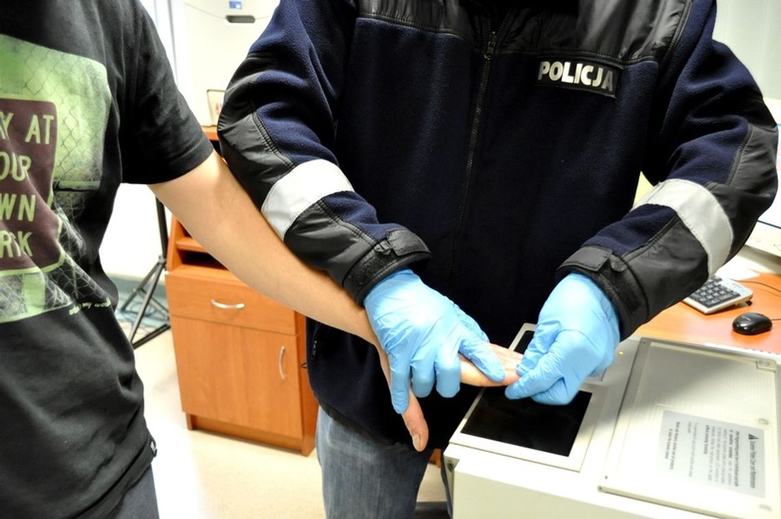 Marihuana na strychu - zlikwidowali nielegalną uprawę konopi indyjskich Marihuana na strychu - zlikwidowali nielegalną uprawę konopi indyjskich