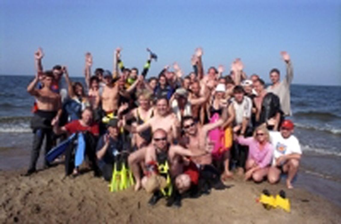 Marsz Śledzia w Zatoce Puckiej - w wodzie po pachy