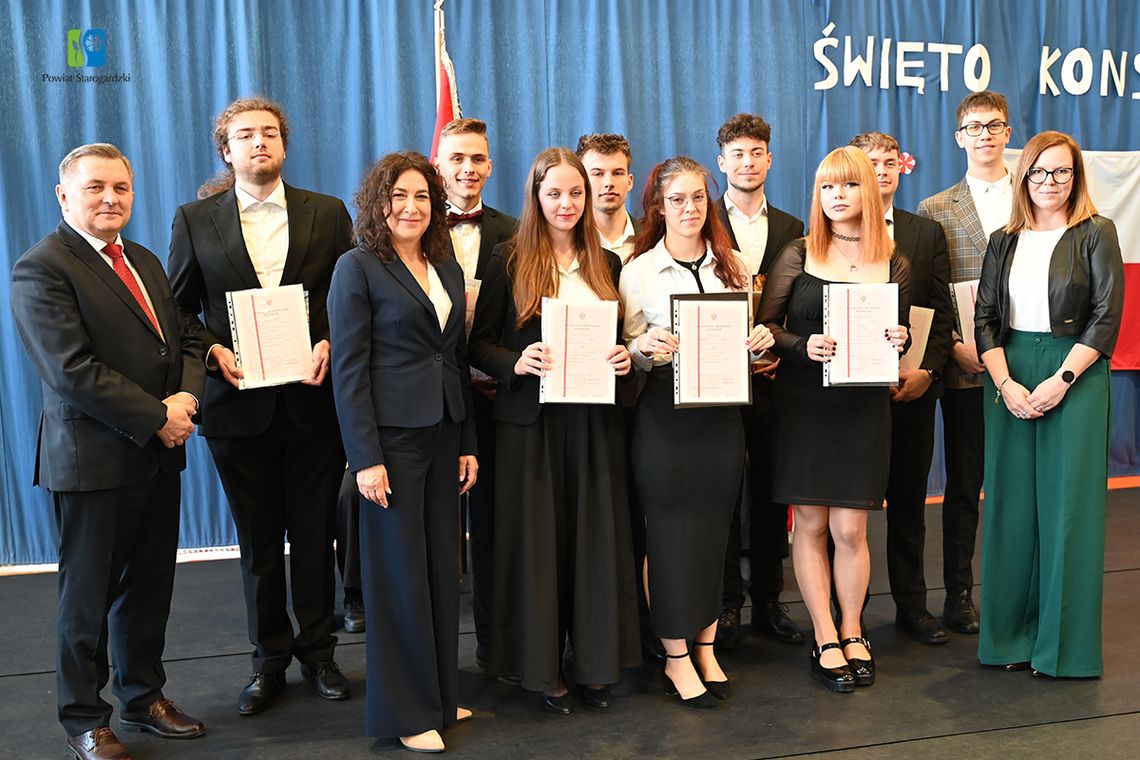 Maturzyści zakończyli rok szkolny. Teraz czas na ważny egzamin Maturzyści zakończyli rok szkolny. Teraz czas na ważny egzamin