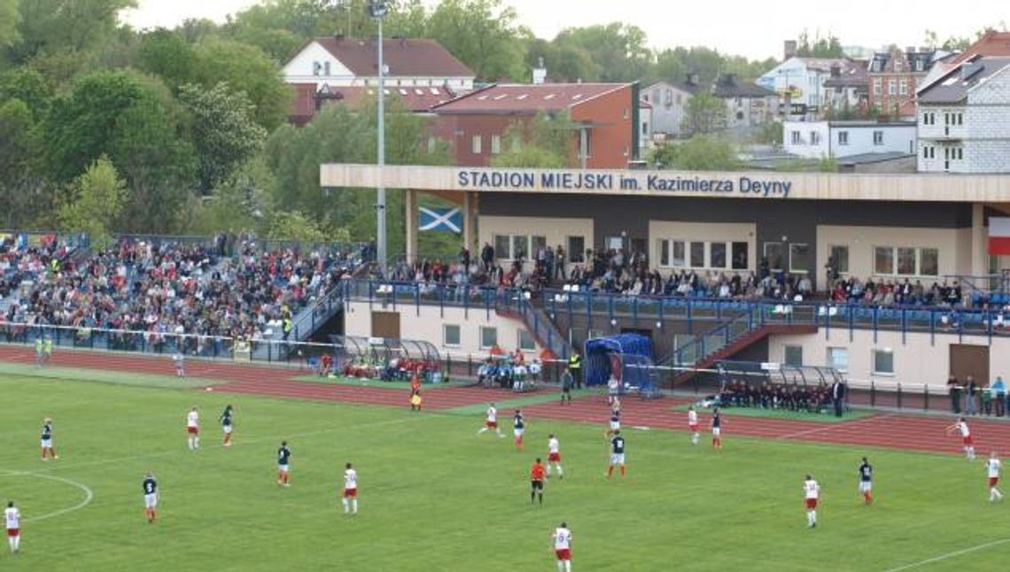 Mecz pomiędzy reprezentacją samorządowców a służbami mundurowymi Starogardu Gd. Mecz pomiędzy reprezentacją samorządowców a służbami mundurowymi Starogardu Gd.