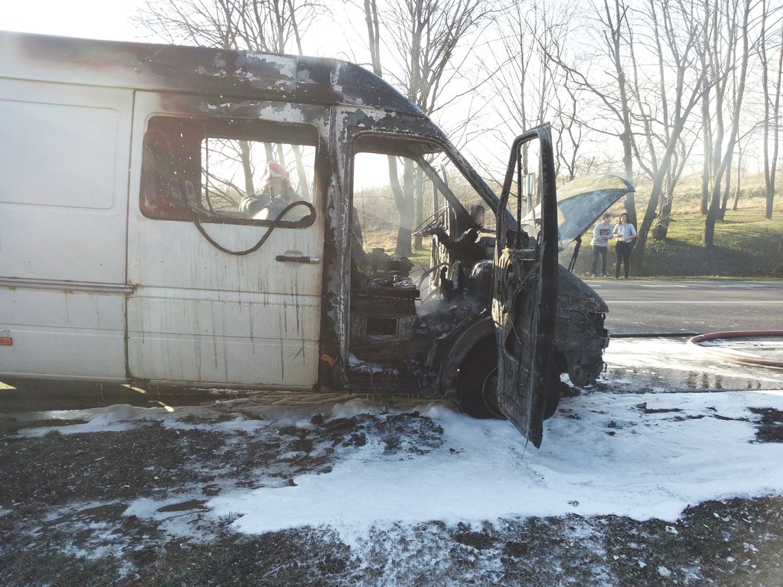 Mercedes Sprinter zapalił się na krajowej "jedynce"