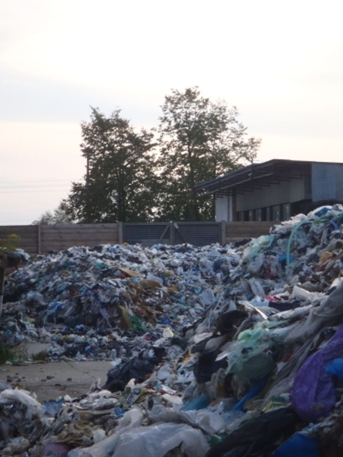 „Metale śmierci” w glebie - mieszkańcy boją się konsekwencji nielegalnego składowiska „Metale śmierci” w glebie - mieszkańcy boją się konsekwencji nielegalnego składowiska