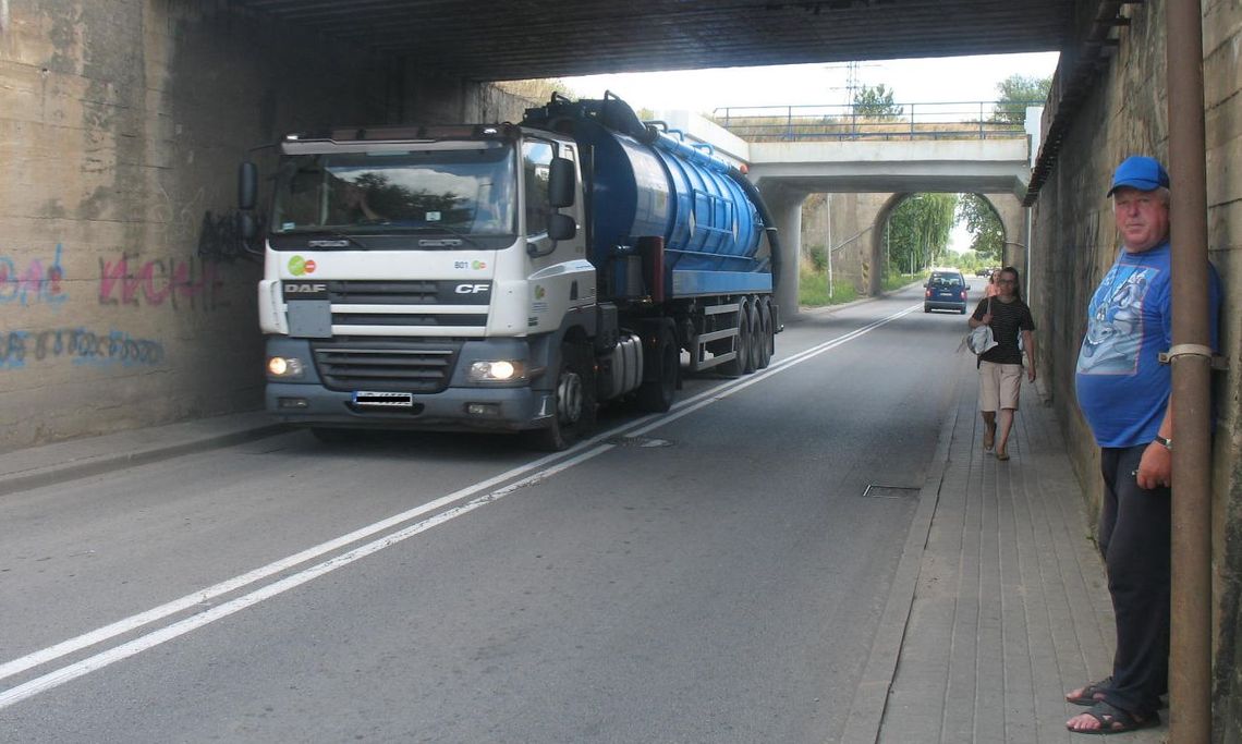 „Miałem w oczach śmierć”. Czy pod wiaduktami nie można zamontować barierek? „Miałem w oczach śmierć”. Czy pod wiaduktami nie można zamontować barierek?