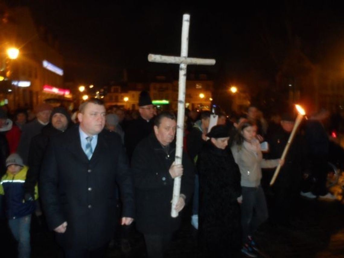 Miejska Droga Krzyżowa - Miłość nie kalkuluje - ona czyni rzeczy małe wielkimi