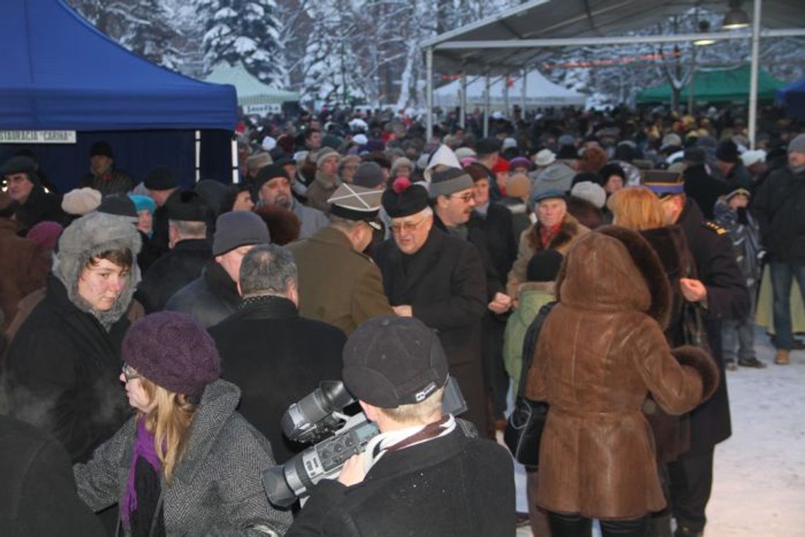 Miejskie spotkanie opłatkowe. Żywy żłobek w parku Kopernika Miejskie spotkanie opłatkowe. Żywy żłobek w parku Kopernika