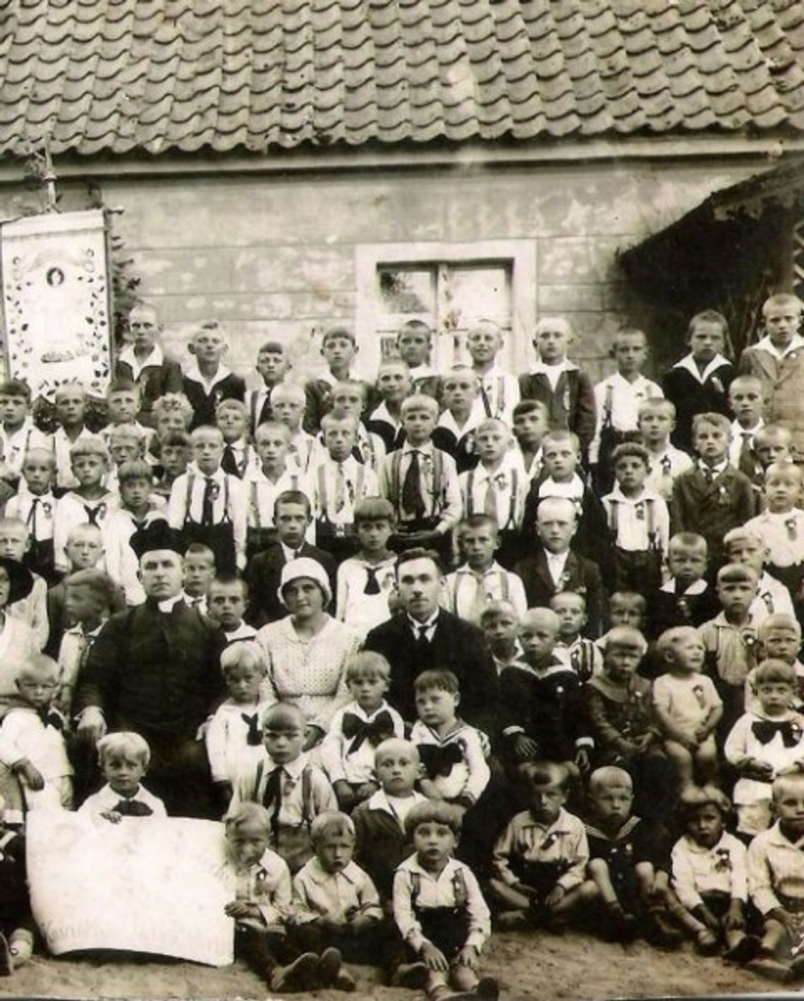 Mierzyli nawet do dzieci z pistoletów Mierzyli nawet do dzieci z pistoletów