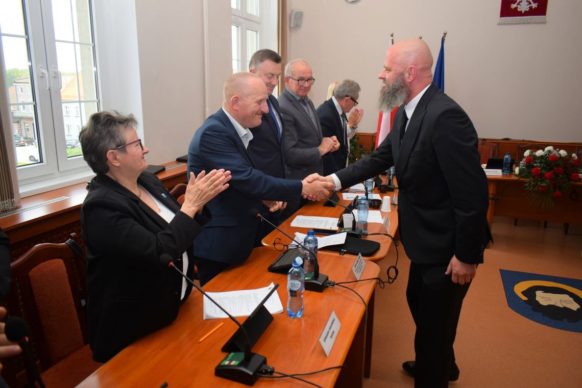 Mieszkańcy chcą odwołać burmistrza Skarszew i Radę Miejską. Ruszyła zbiórka podpisów pod referendum Mieszkańcy chcą odwołać burmistrza Skarszew i Radę Miejską. Ruszyła zbiórka podpisów pod referendum