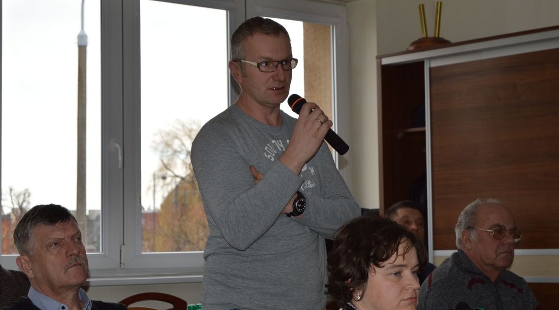 Mieszkańcy czują się pokrzywdzeni. Chcą środków na kanalizację i drogę Mieszkańcy czują się pokrzywdzeni. Chcą środków na kanalizację i drogę