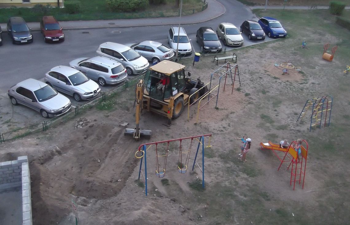 Mieszkańcy protestują: "Nie chcemy śmietnika na placu zabaw!" Mieszkańcy protestują: "Nie chcemy śmietnika na placu zabaw!"