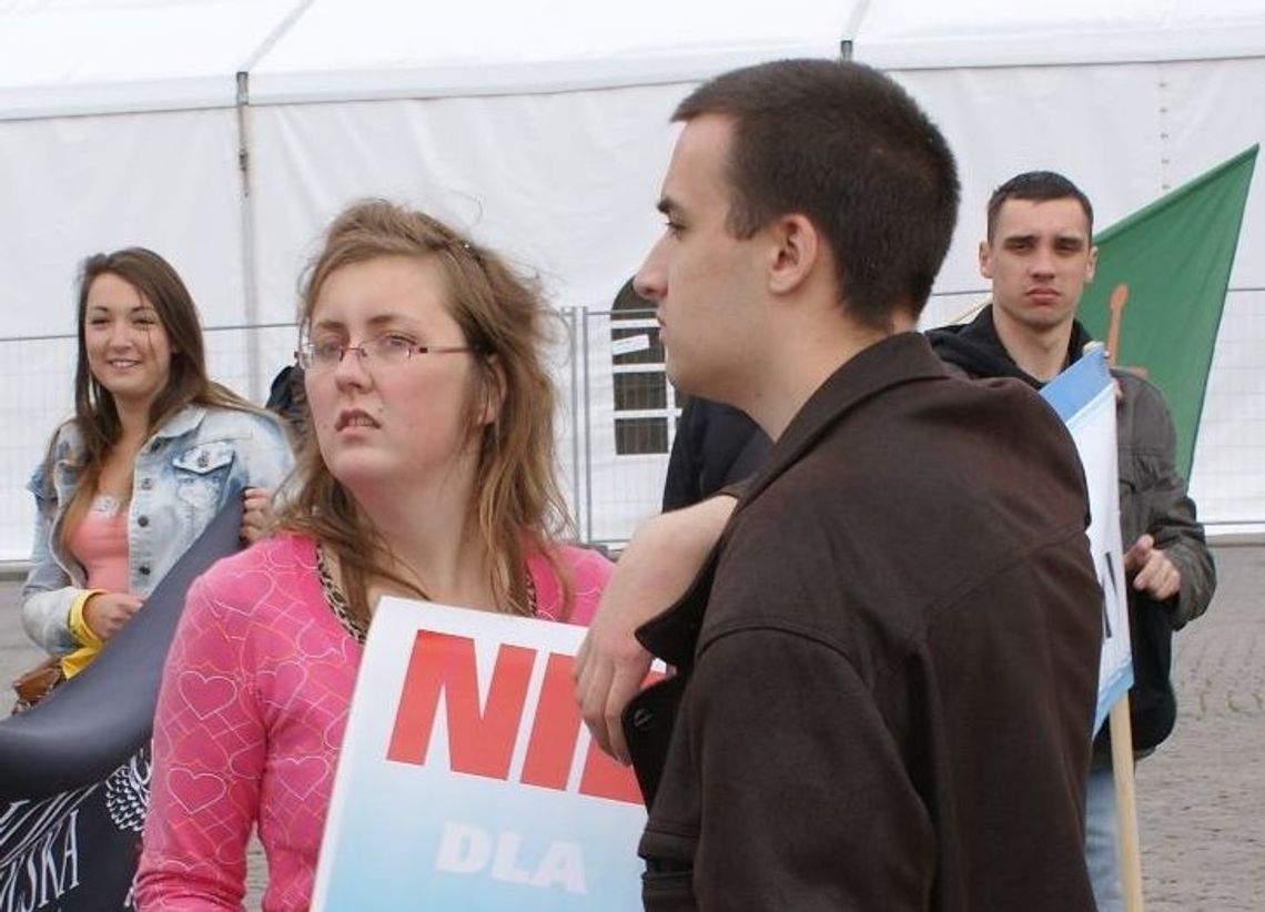 "Mieszkanie (NIE) dla młodych" "Mieszkanie (NIE) dla młodych"