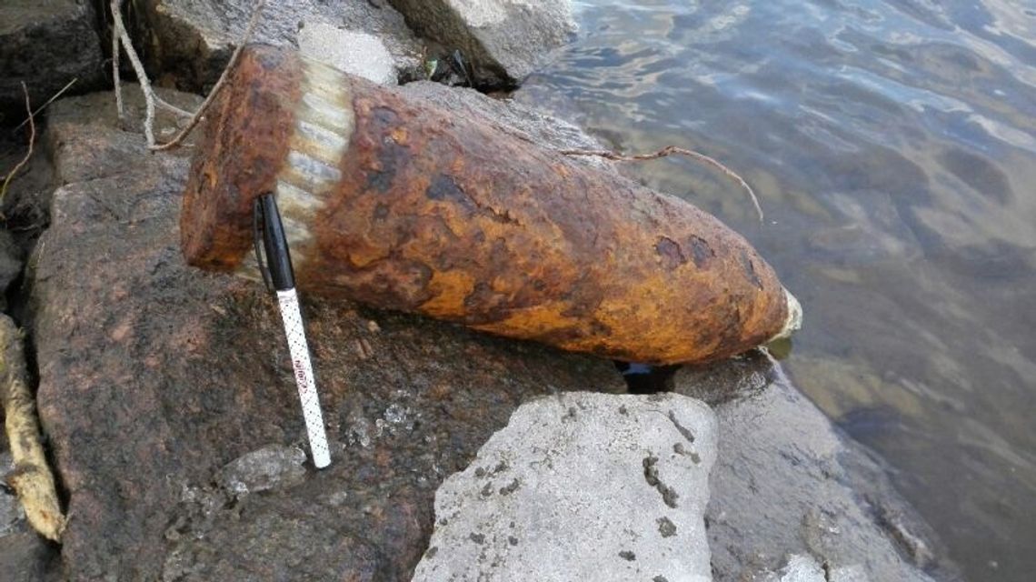 Mieszkaniec znalazł w Wiśle 50-centymetrowy pocisk! Mieszkaniec znalazł w Wiśle 50-centymetrowy pocisk!