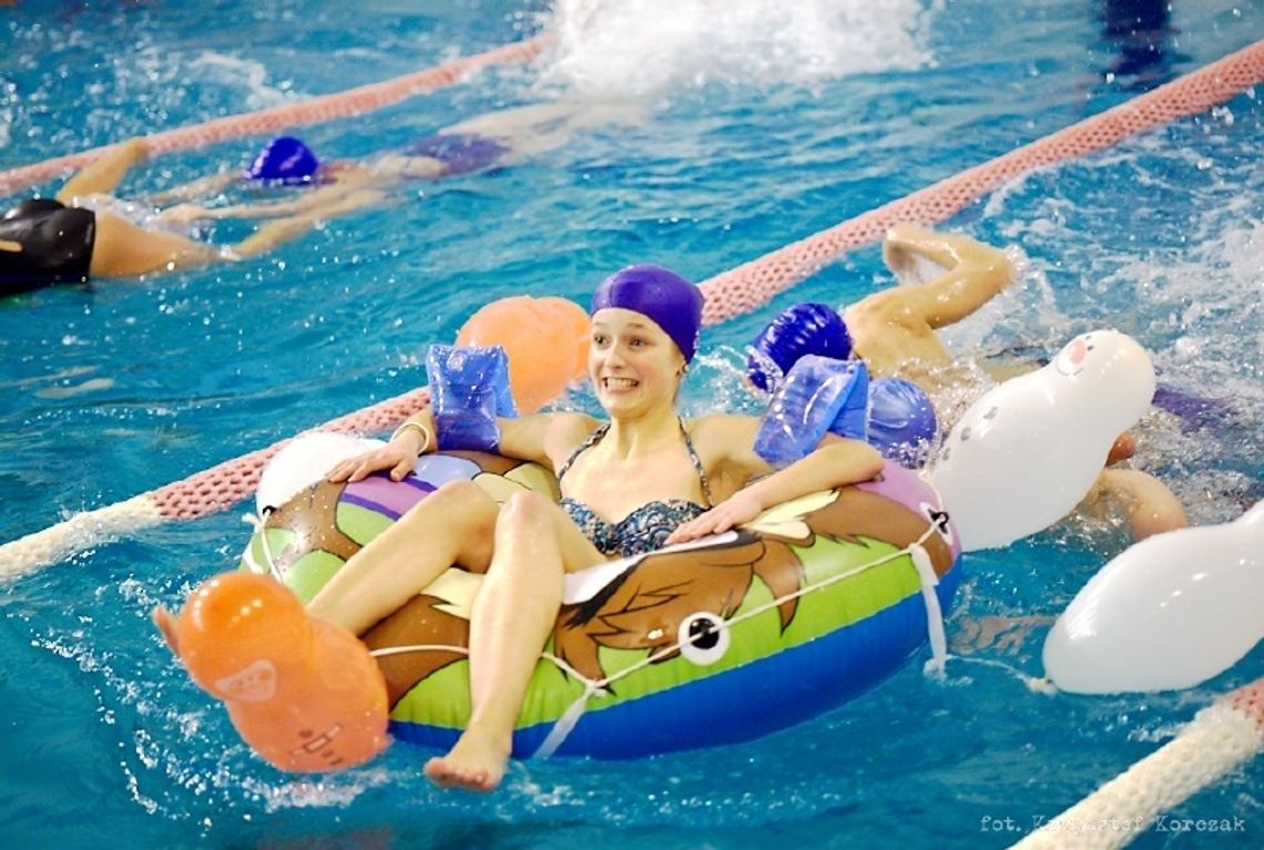 Mikołajkowa zabawa w wodzie Mikołajkowa zabawa w wodzie