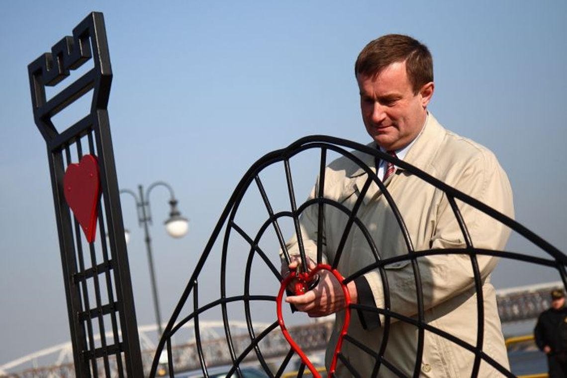 Miłość zamknięta na klucz. Bramka, na której można wieszać „kłódki miłości” Miłość zamknięta na klucz. Bramka, na której można wieszać „kłódki miłości”